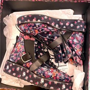 NIB! Coach X Tabitha Simmons SZ 8.5 B Chelsea urban hiker boots.